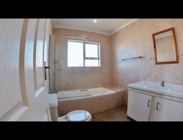 3 BEDROOM APARTMENT FOR SALE IN UVONGO BEACH